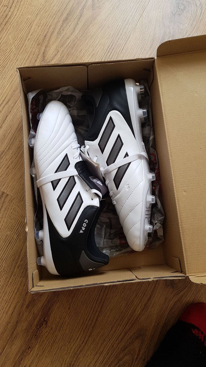 ArronScott1988's tweet photo. Always nice getting new @adidasfootball boots.roll on saturday so i can break them in #adidascopa #boots #white #copagloro https://t.co/bRgvfVrwA8