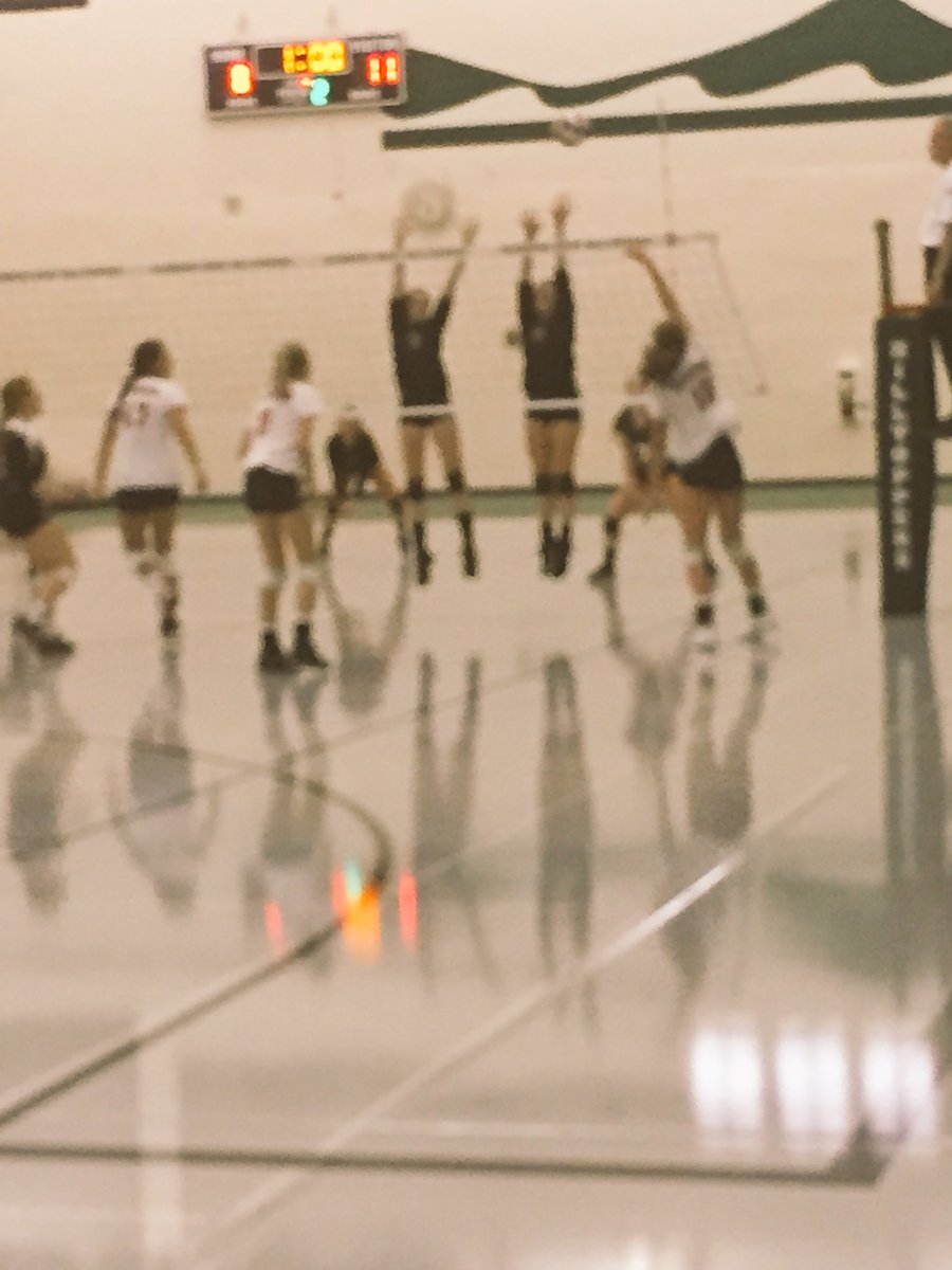 RedHawkVB's tweet photo. Jones, Roberts, Gacek back to back to back kills! Freshmen up 12-7 game 2! #ProgramvsToppers https://t.co/4lqN6x7MC5