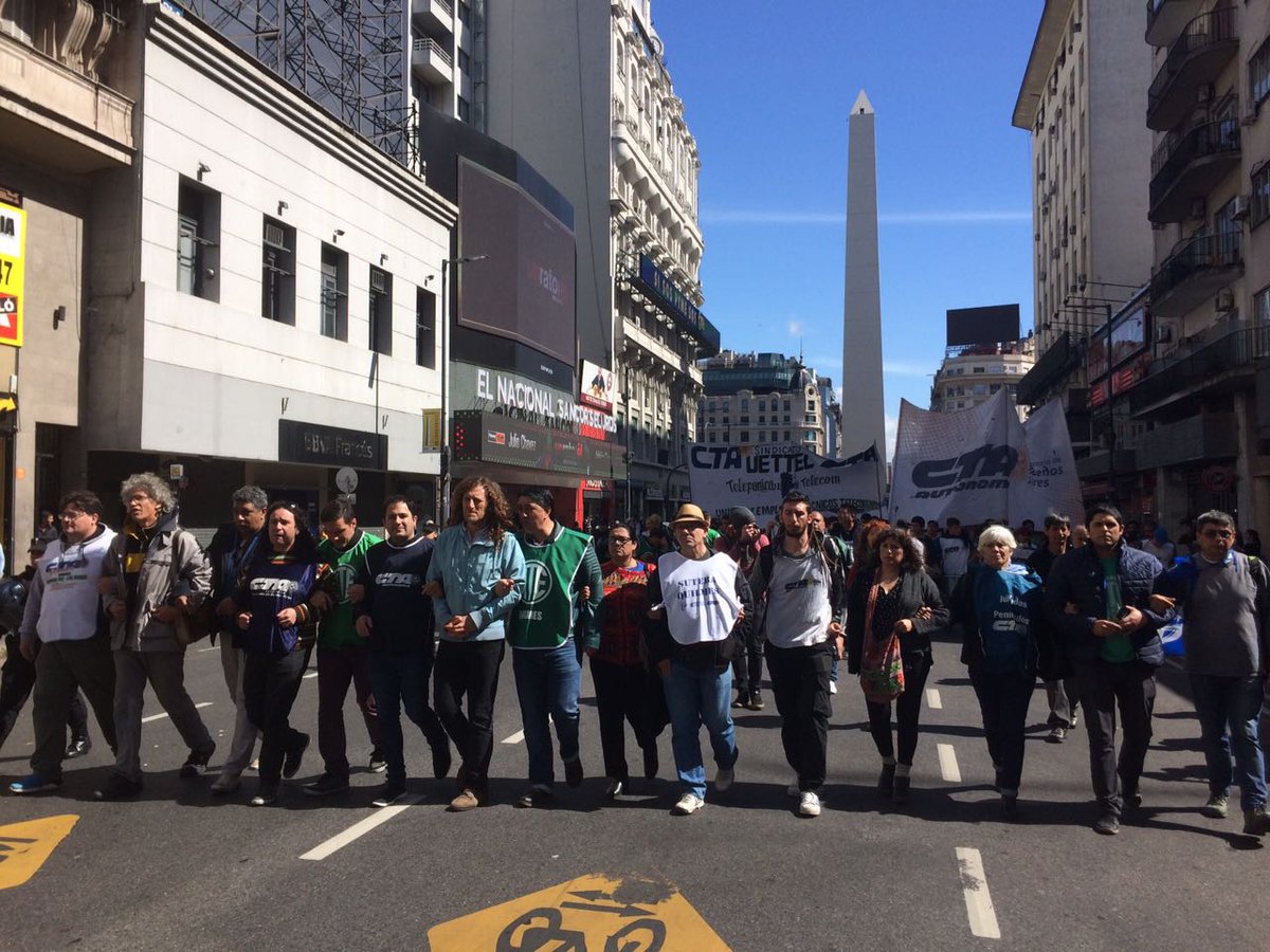 CTAABuenosAires's tweet photo. La CTA-A volvió a movilizar por la inmediata reincorporación de @jorgecastroCTA
https://t.co/AmL8VbBGhn https://t.co/S9g42nPkdb