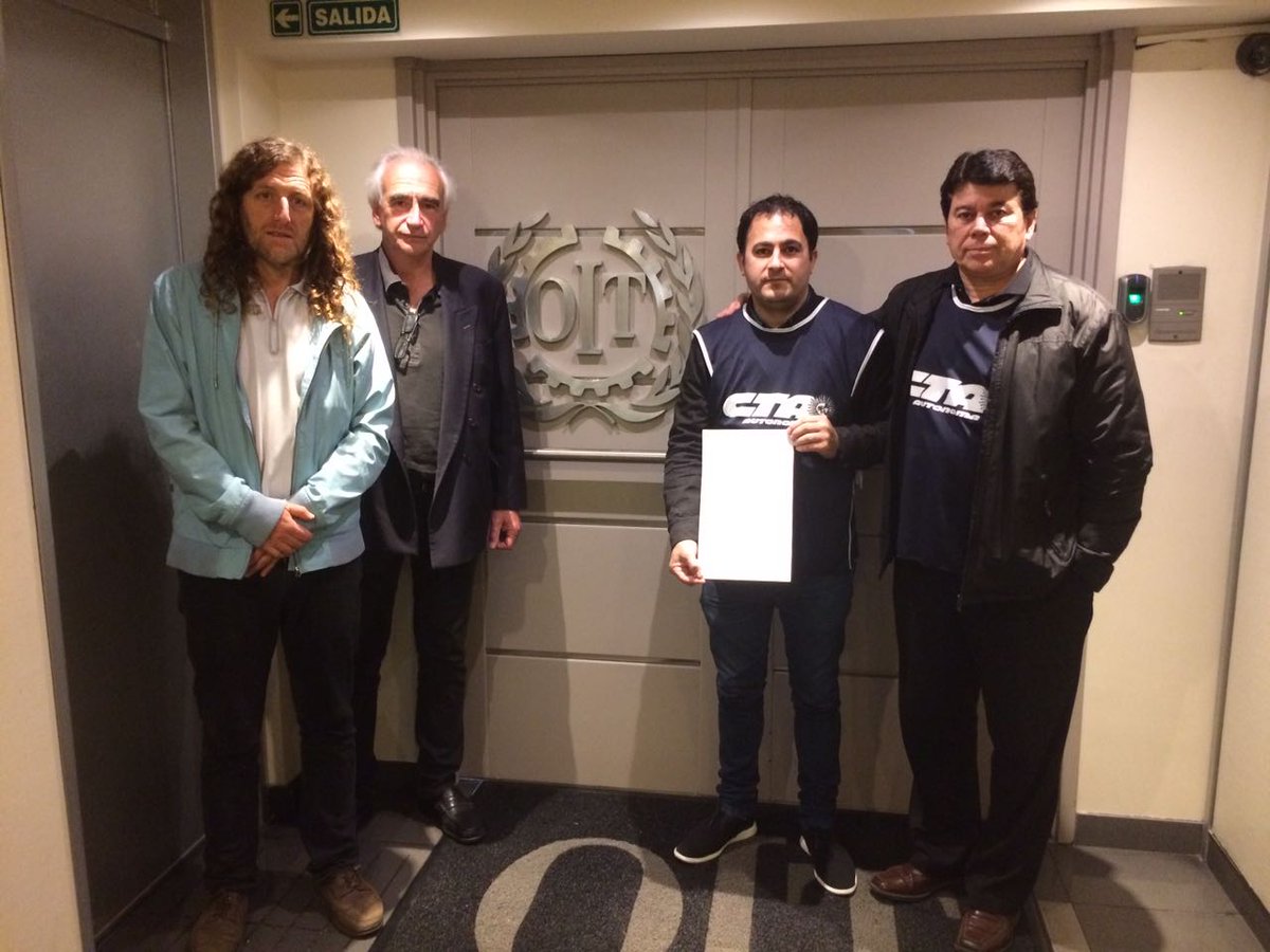 CTAABuenosAires's tweet photo. La CTA-A volvió a movilizar por la inmediata reincorporación de @jorgecastroCTA
https://t.co/AmL8VbBGhn https://t.co/S9g42nPkdb