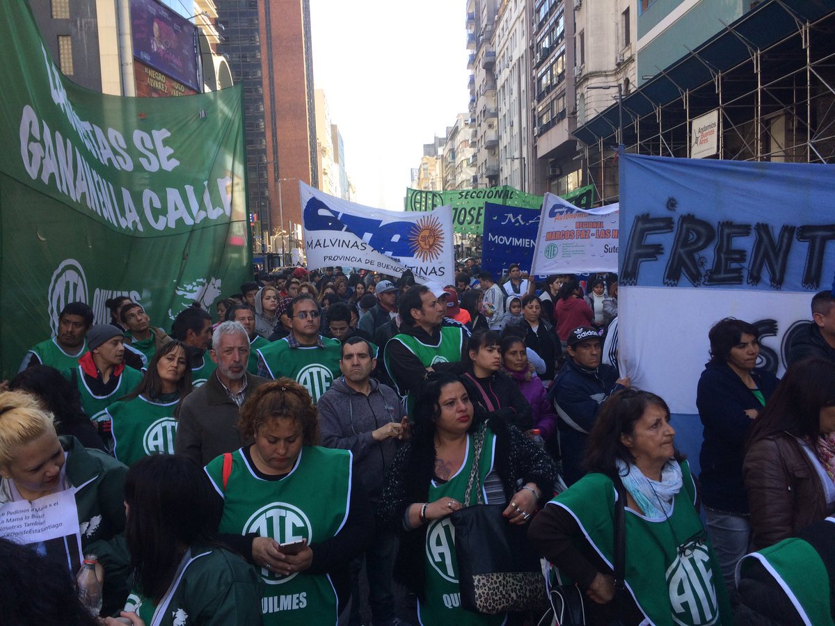 CTAABuenosAires's tweet photo. La CTA-A volvió a movilizar por la inmediata reincorporación de @jorgecastroCTA
https://t.co/AmL8VbBGhn https://t.co/S9g42nPkdb
