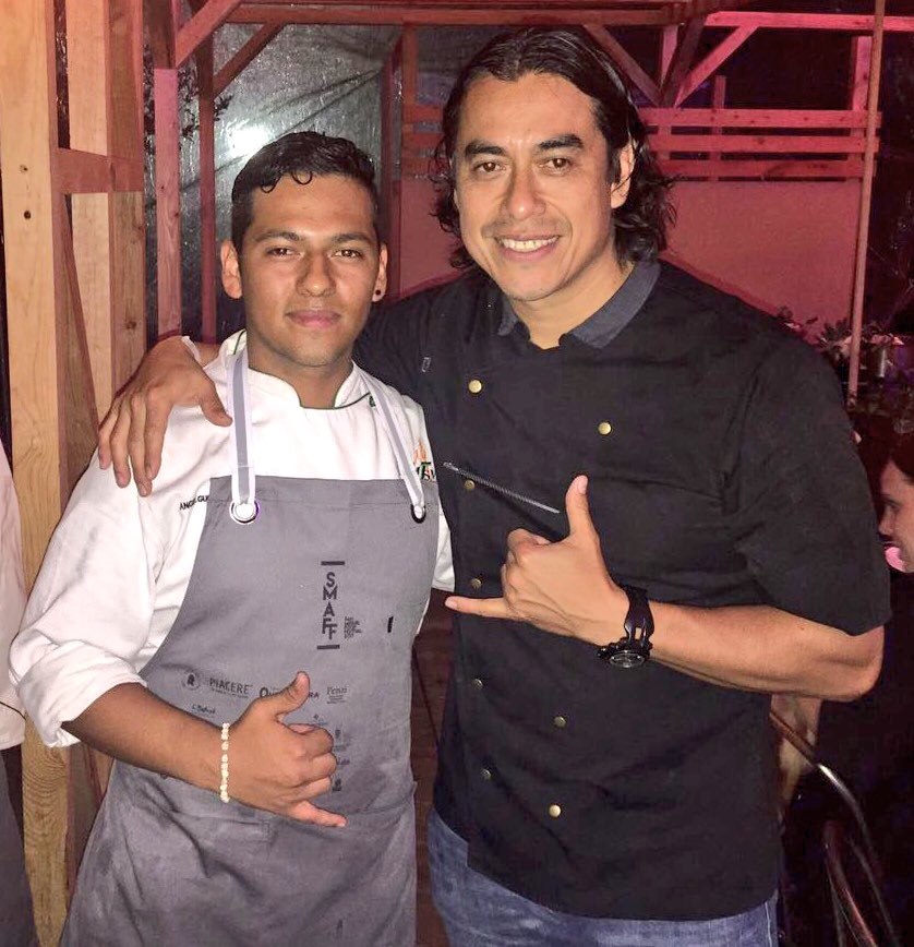angel_GuerreroG's tweet photo. @mexiquechicago uno de los mejores días, un placer el haberlo conocido chef🌟 🙏🏻 #SMAFF #mexique #FoodFestival https://t.co/wJfo1HCnDm