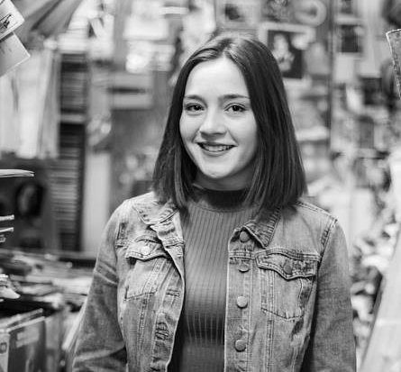 BlueCanoePro's tweet photo. Meet our new General Manager Jessica tomorrow at the Queen's Sidewalk Sale! #queensu #queensuOWeek #queensu2021 https://t.co/YDN81eZut6