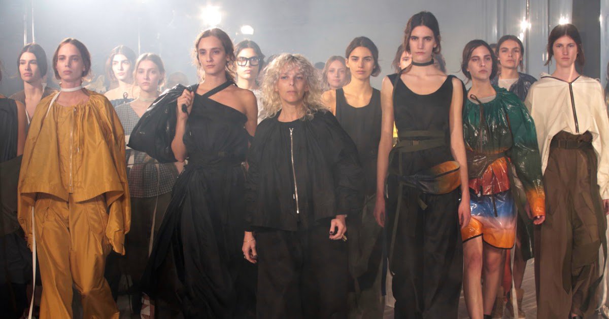 Presentación de JT en el estadio Atlanta. <a href="/Jessicatrosman/">Jessica Trosman</a> <a href="/JTbyJT/">NOT TO BE UNDERSTOOD</a> <a href="/GrupoMassAr/">GRUPO MASS</a> dlvr.it/PlJnGP