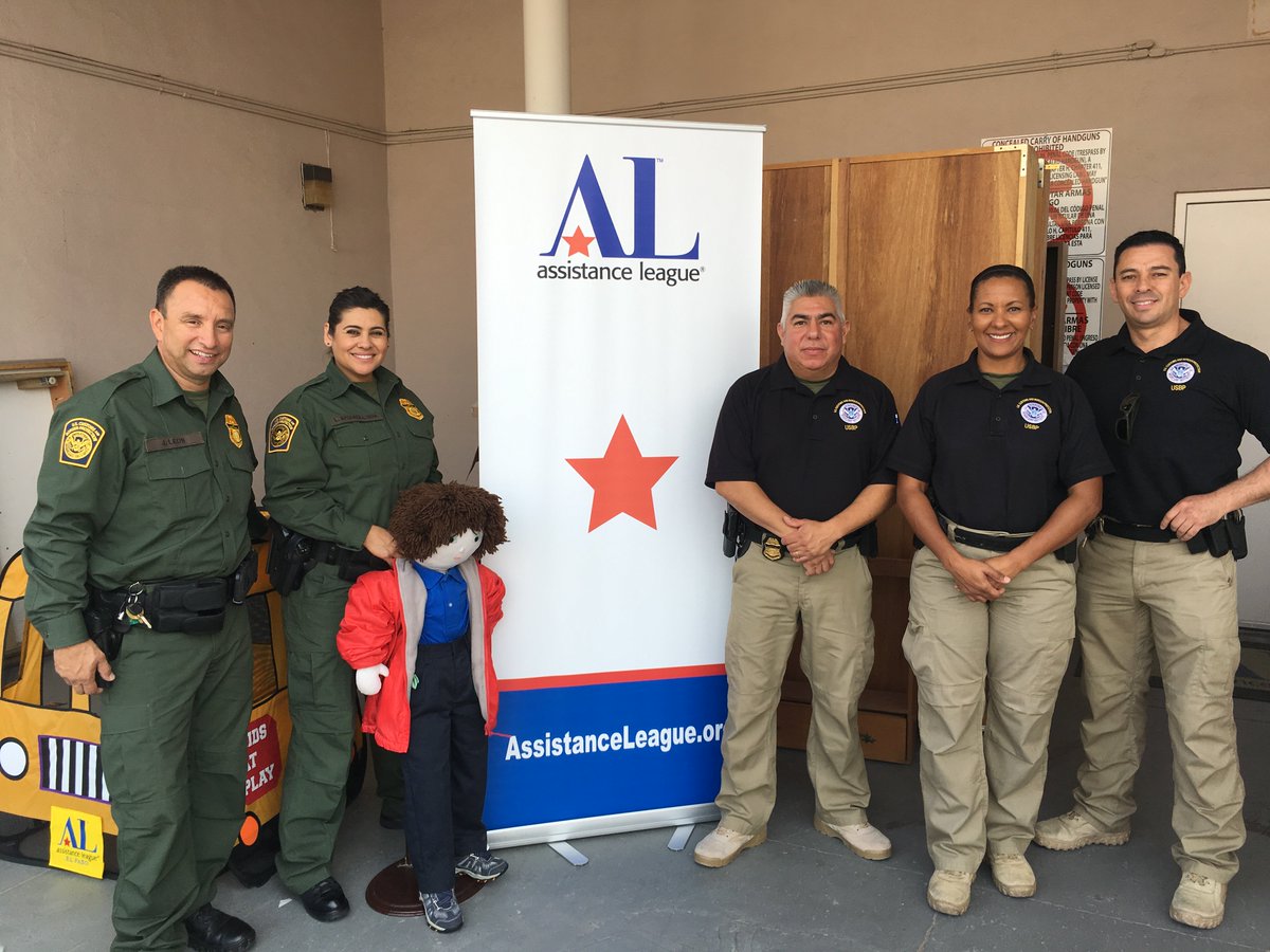 AL_ElPaso's tweet photo. Agent F.I.N.O stopped by Operation School Bell today. Thank you Border Patrol @CBPWestTexas https://t.co/HVVUkaI5yK