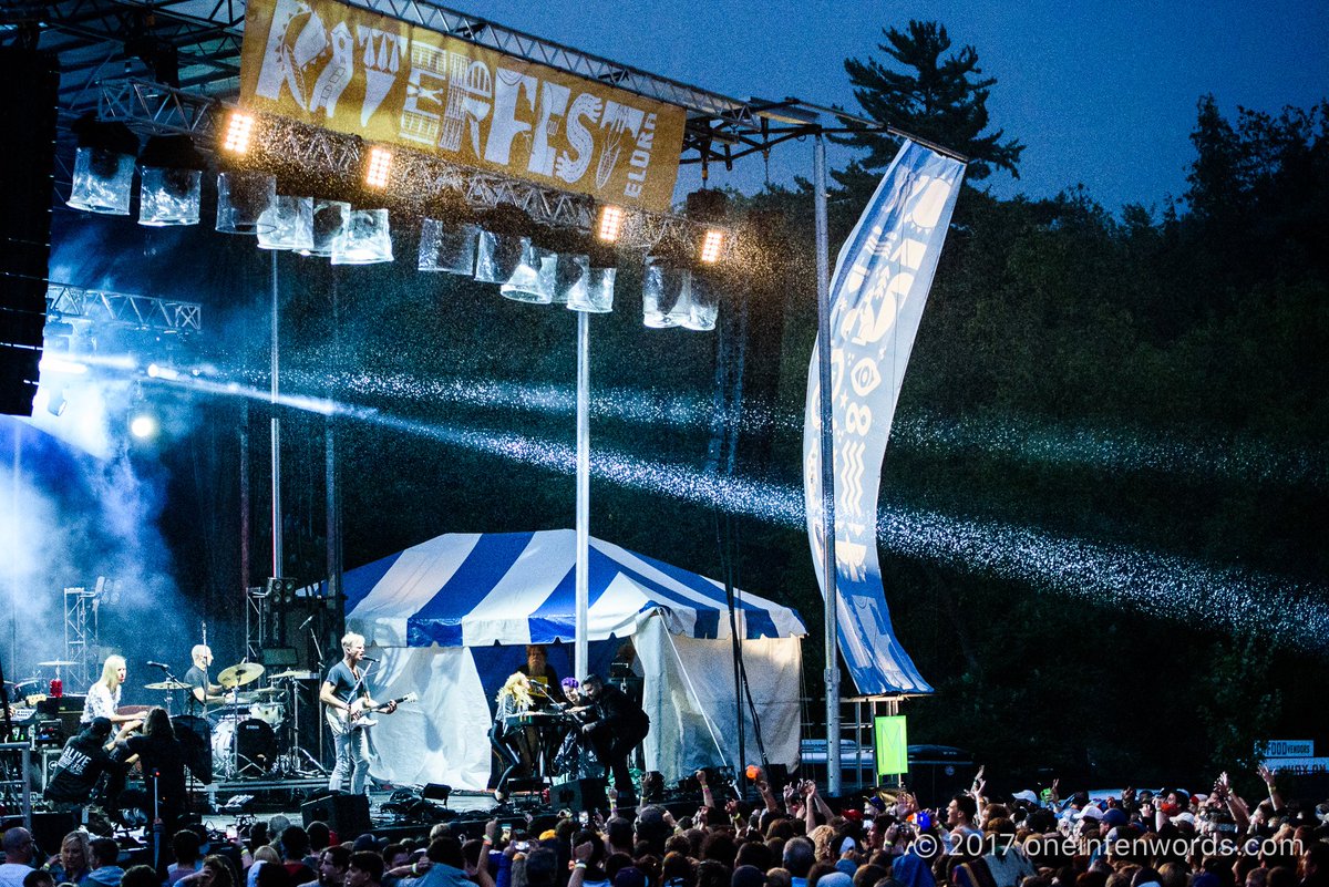 oneintenwords's tweet photo. Mother Mother put on an amazing main stage show at Riverfest Elora. https://t.co/wpSoLQZWO4 #concertphotography #rfe2017 #rain #noculture https://t.co/7lewk5qvaU