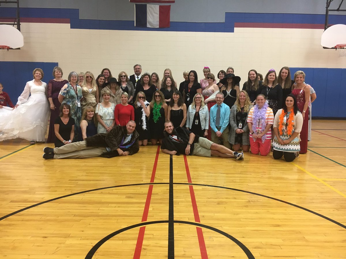 lexifenner14's tweet photo. Day 2: Red carpet introductions, enthusiasm, the best staff ever along with the best students ever!  #RASDinnovate #mpqtigerway https://t.co/Ue2etlWwpn