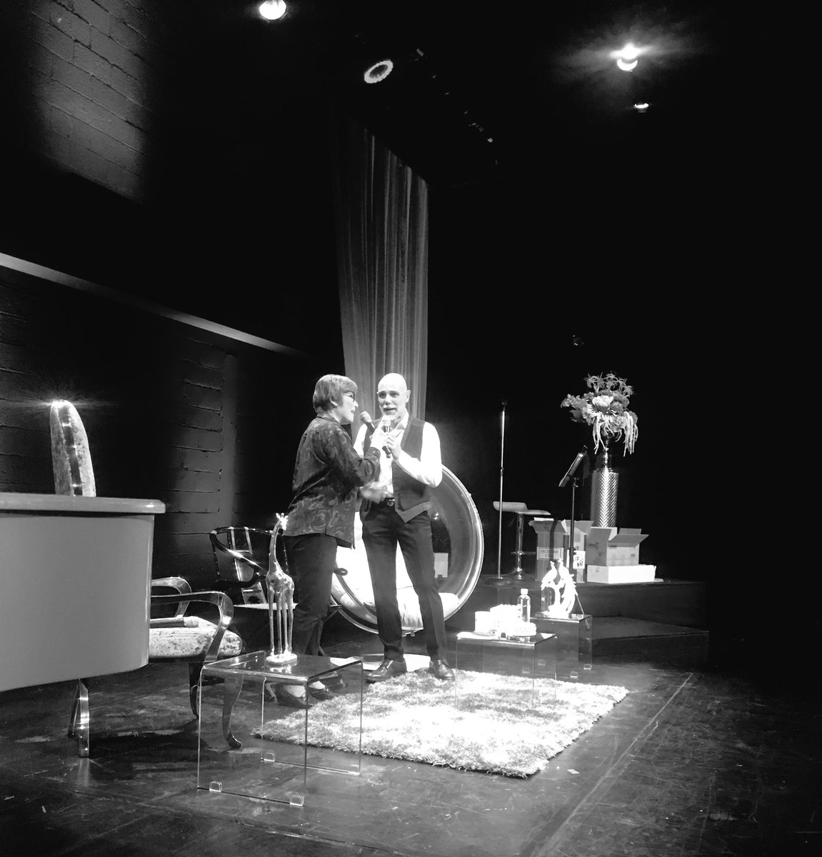 pabloperroni's tweet photo. Esto se va a poner muy bueno, que esperan? Hoy @teatro_milan 8:45pm #LasNochesconMoninaMistral @OliviaBucioREAL @Manuel_Landeta EMOCIÓN 🙌🏻 https://t.co/cnD24LIzuf