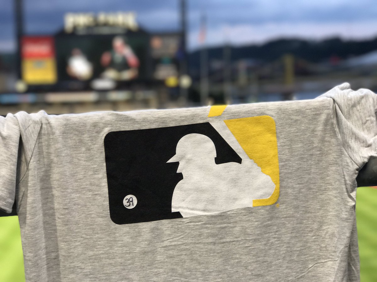 Pirates's tweet photo. RETWEET THIS now for a chance to win our #PonleAcento tee from tonight's Hispanic Heritage Night! https://t.co/4Pq67Cngng