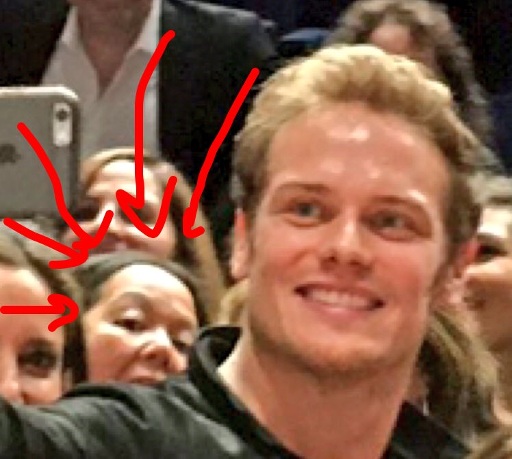 outlandishtalk's tweet photo. Aaaand this is my last nights attempt at a #selfiewithsam. Your shoulder was quite delicious @SamHeughan 💁🏻 https://t.co/9GK9nlV27z