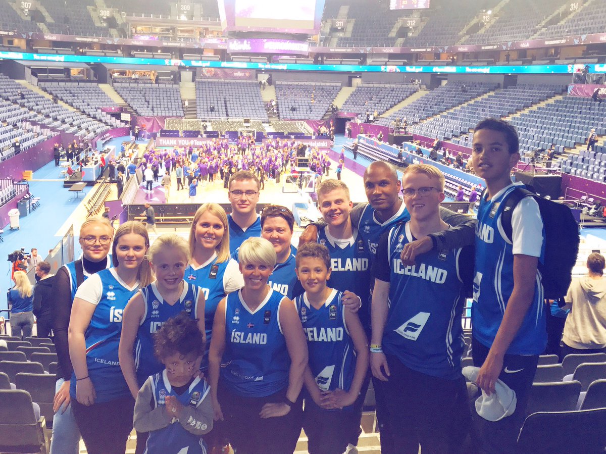 helgajons's tweet photo. Við styðjum landsliðið glöð hvar sem er! 💙🇮🇸 #IceEM17 #korfubolti #Eurobasket2017 https://t.co/ppzmiS5ob1