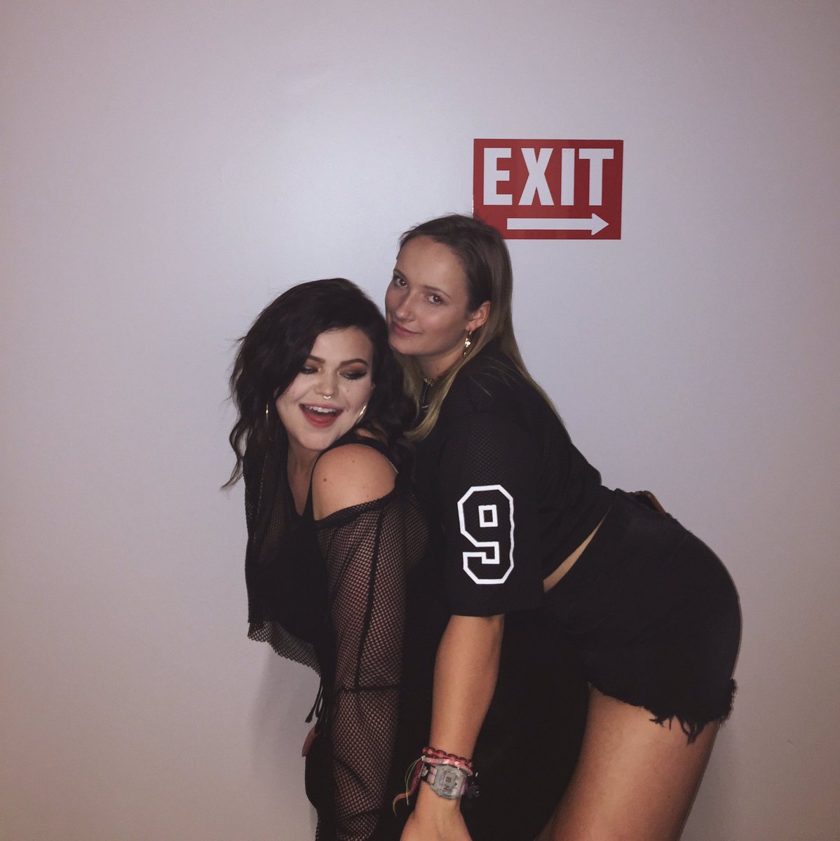 caitanelson's tweet photo. #prettygirlsliketrapmusictour https://t.co/fnZeBeAeif