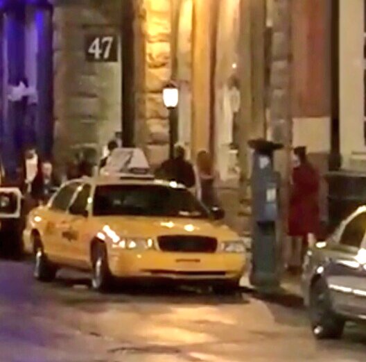 vanesap7_bts's tweet photo. "Jace and Clary on a date. A mundane date" 🤔🤔🤔 #ShadowhuntersSeason3 https://t.co/wFf3xMemU4