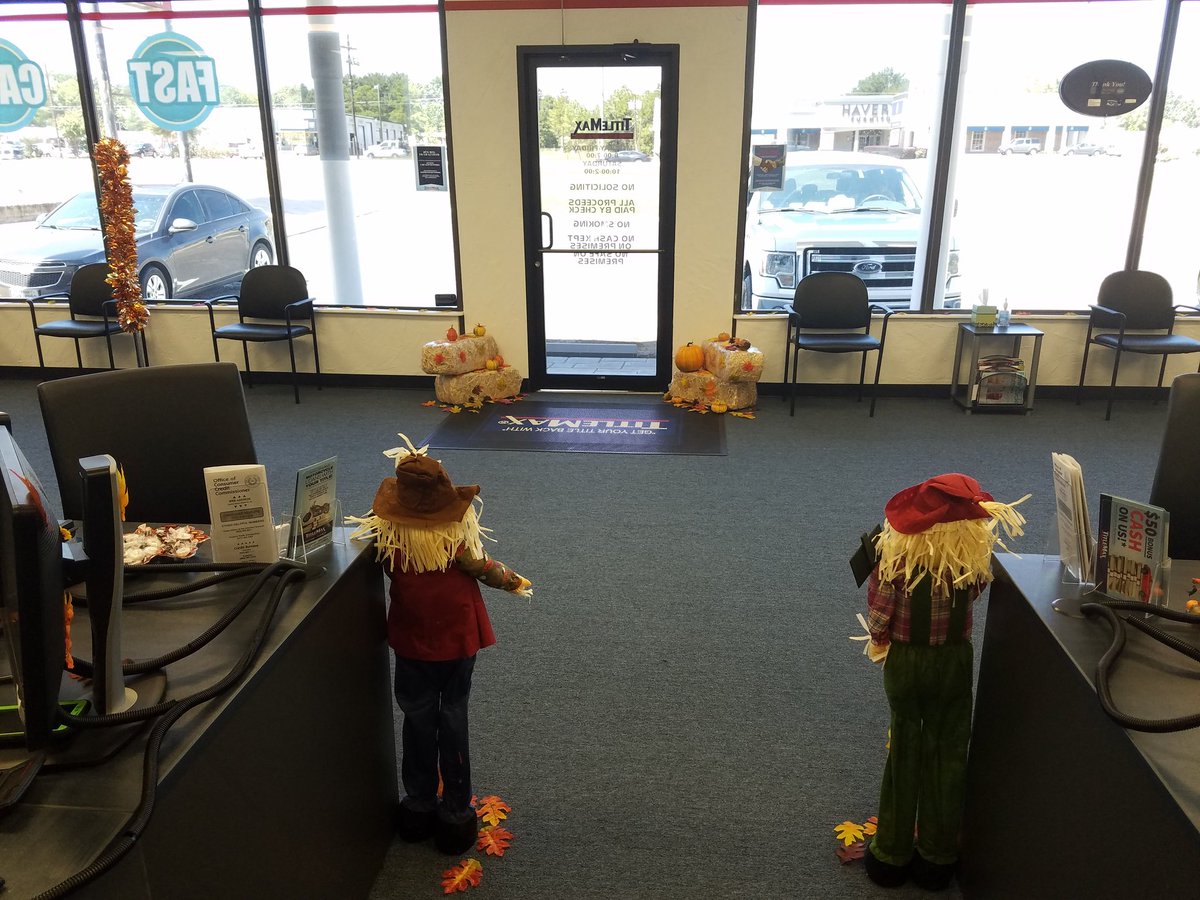 The leaves are starting to fall at TitleMax in Longview. 😊 #falliscomingsoon