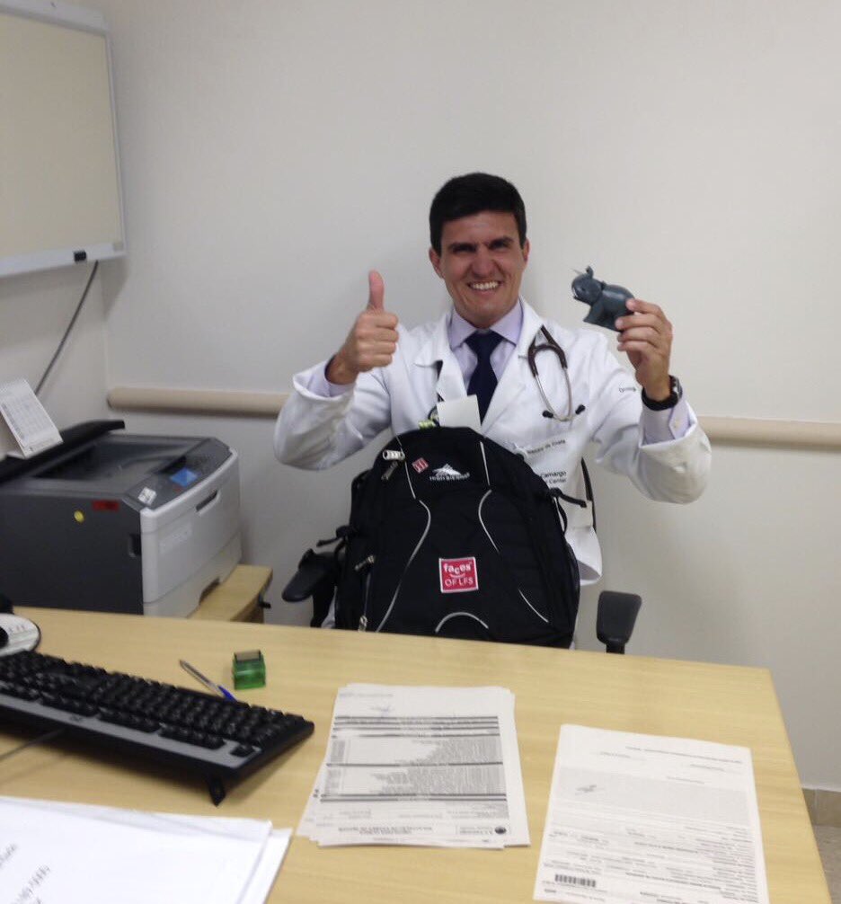EquiholicJenn's tweet photo. Dr. Alexandre DaCosta receiving his LFSA Faces of LFS backpack and elephant! #FacesOfLFS https://t.co/6ImRLcwr1Y