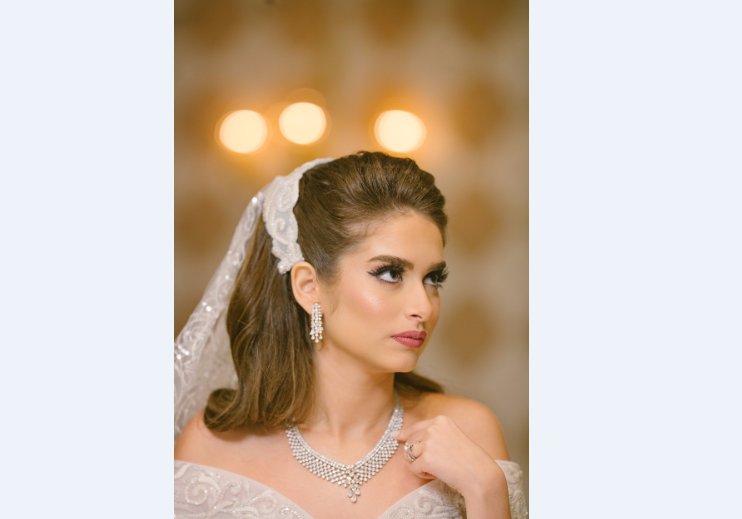 بالصور: #عروس ترتدي #فستاناً مرصعاً بـ30 ألف حبّة #شواروفسكي
  goo.gl/XwXoBa
<a href="/FadyKataya/">Fady Kataya</a>