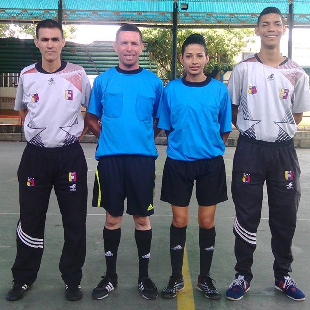 ArbitrosFLara's tweet photo. #Arbitros #WillianD #JesusP #KarlaV #AndriwM
en la #LIGABANCARIA ⚽️
#SOMOSCOLARFUTSAL https://t.co/rH8phrWG5X