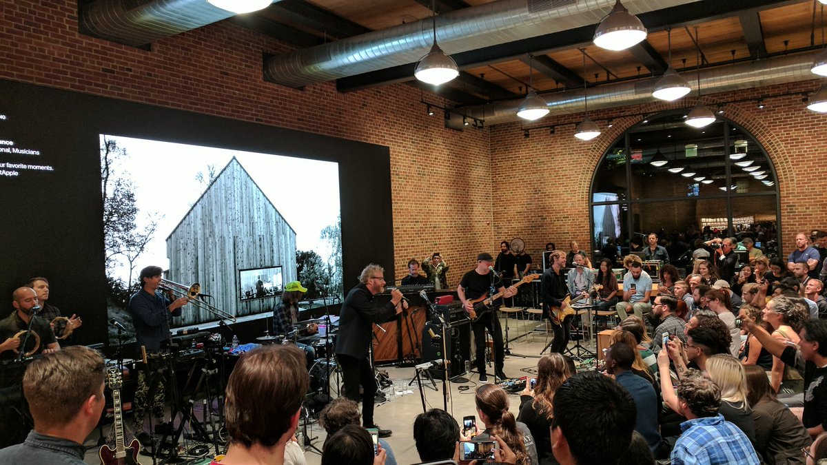 NYConcertLife's tweet photo. #TodayatApple I got to see @TheNational play a free show at the @Apple store in Williamsburg! https://t.co/xvYfWwW9Oc