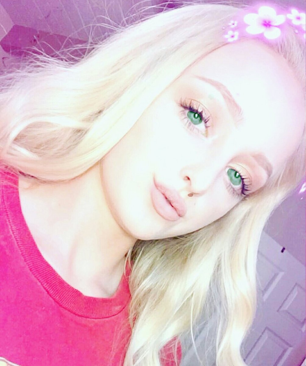 Youareinluvee's tweet photo. Hey guys if you don't have a Instagram here's my face! https://t.co/5jcmBDMSkb