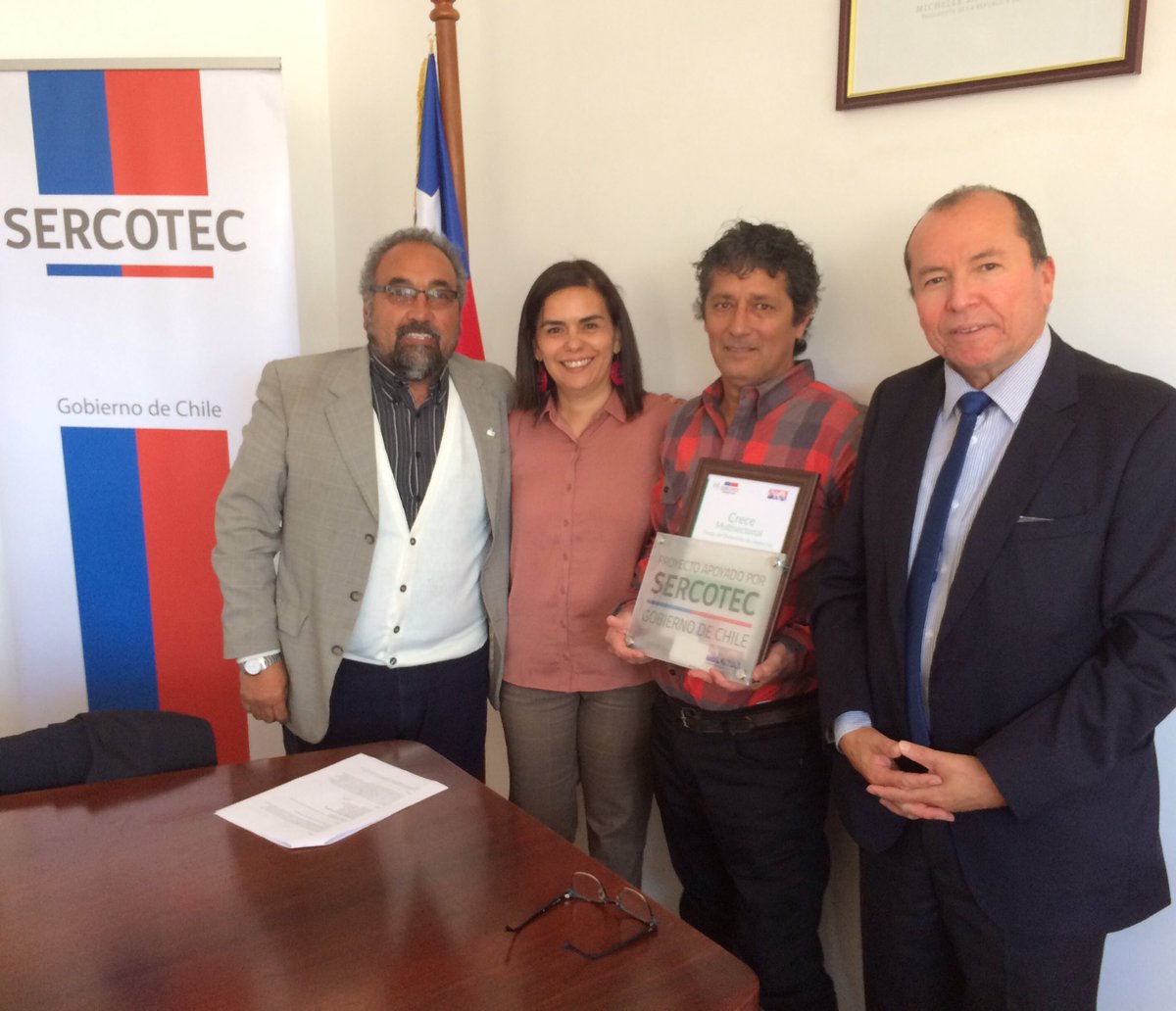 SercotecAtacama's tweet photo. [AHORA] @AnyDorador junto a @YerkoGuerraR y CORE Reyes  certifican a beneficiados/as  programa #CreceMultisectorial provincia de #Chañaral https://t.co/fMNWYsXXUz
