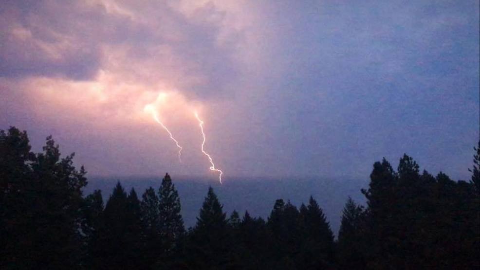 KVALnews's tweet photo. LIGHTNING in forecast: Could spark new fires - or cause flash floods https://t.co/WLZQXtlzOH #ORfire #ORwx https://t.co/35ftV6uZBK