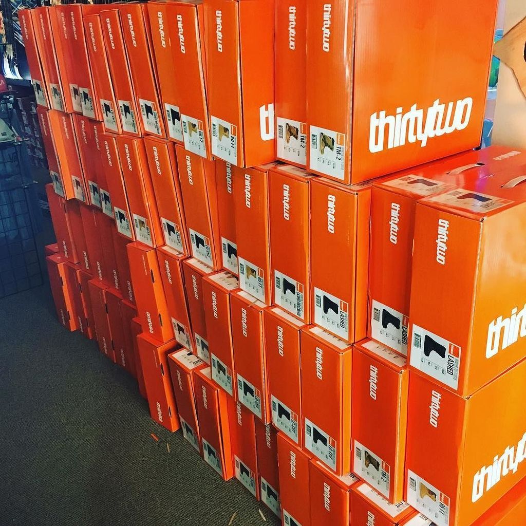 DivideboardShop's tweet photo. And so it begins!!! New shipments everyday! Thirtytwo 2018 snowboard boots came in today! #thirtytwo #snowboardboots #snowboarding #winterp… https://t.co/lSWTyZ0a9F
