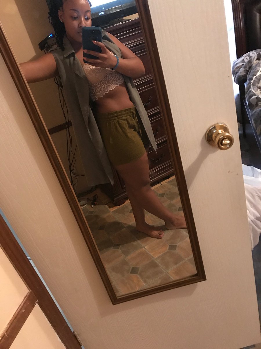 ___lexluther___'s tweet photo. When the workouts doing a li'justice #LeaveThisHere #NotTooLong 😊❤️ https://t.co/YFDmiE9Ihu