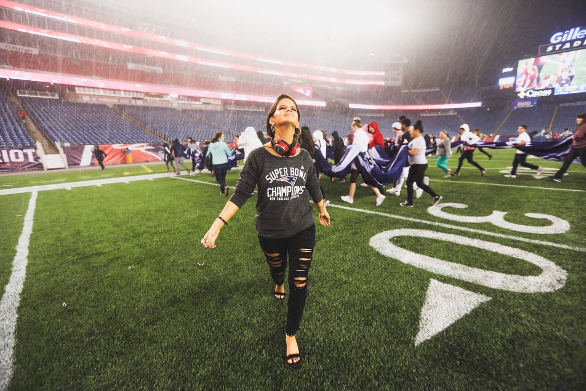 MarenMorris's tweet photo. Rain or shine, I'm singing the national anthem tomorrow night at the Patriots vs. Chiefs game in Boston! #BannerWeek 🏈🇺🇸 https://t.co/EVngIkKKos