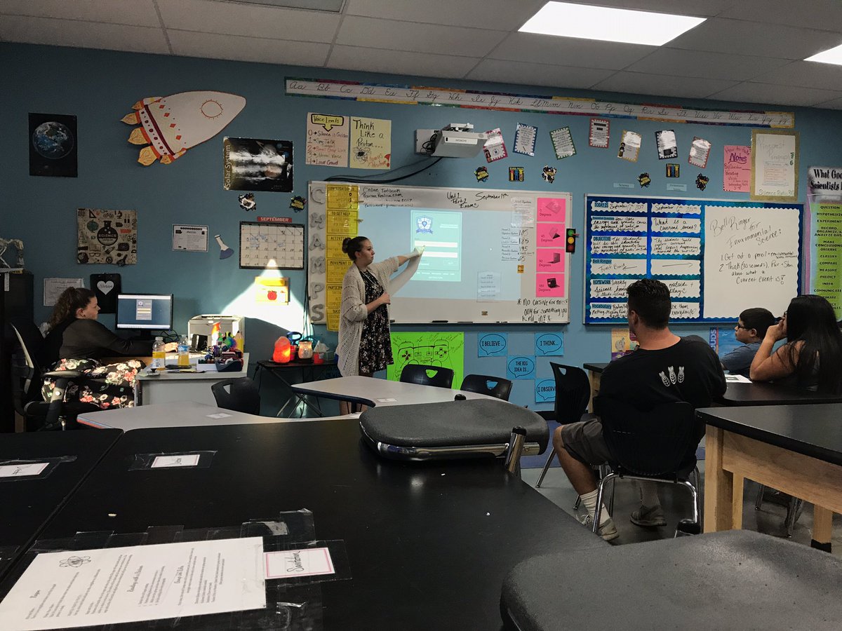 SRussellEdu's tweet photo. @PinecrestNv ts rocking the parent training for @CanvasLMS! #nvedtech #PANtastic https://t.co/nkNYzcbNLT
