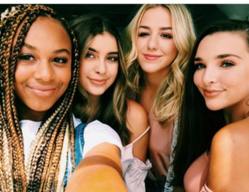 maglybisbi's tweet photo. Happy Midweek and many expectations 💎✨🔥
#theIrreplaceable #faves #lalife #guapas #thefantastic4 #loveu #wcw #wednesdaywisdom #MidWeek https://t.co/BlGs8h5jLK