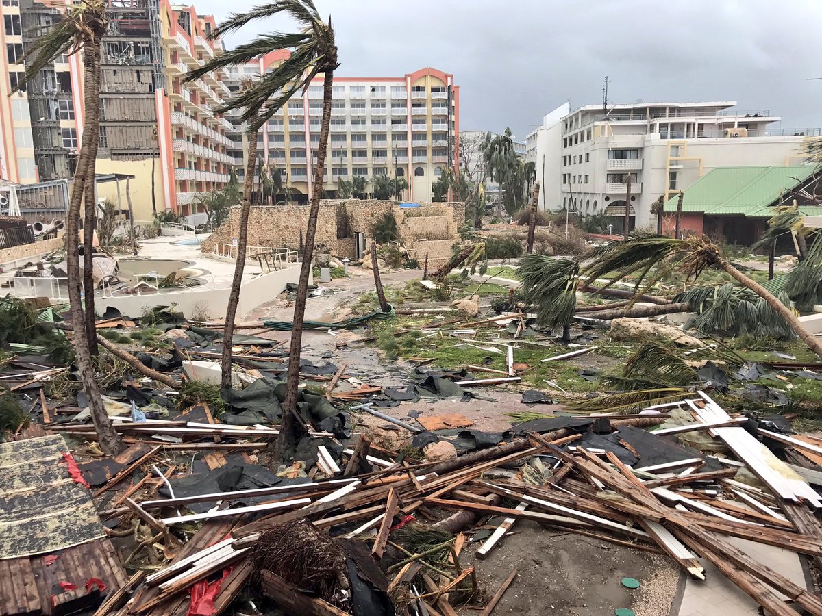 KvanOosterom's tweet photo. Images from #StMaarten by @jonathanfalwell who is there are pretty worrysome. https://t.co/Y4tyXl5lAr