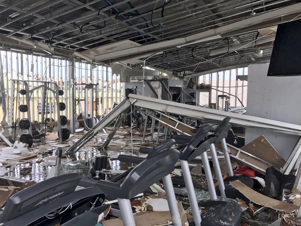 KvanOosterom's tweet photo. Images from #StMaarten by @jonathanfalwell who is there are pretty worrysome. https://t.co/Y4tyXl5lAr