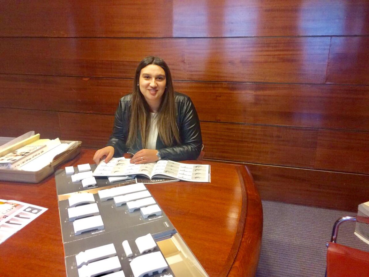 nmcenterreno's tweet photo. Silva y Jana Arquitectos. Con Catalina Rosas revisando revestimientos #Arstyl Wall Paneles, guardapolvos #Wallstyl y cornisas #Lighting https://t.co/h1yUWGe6dR