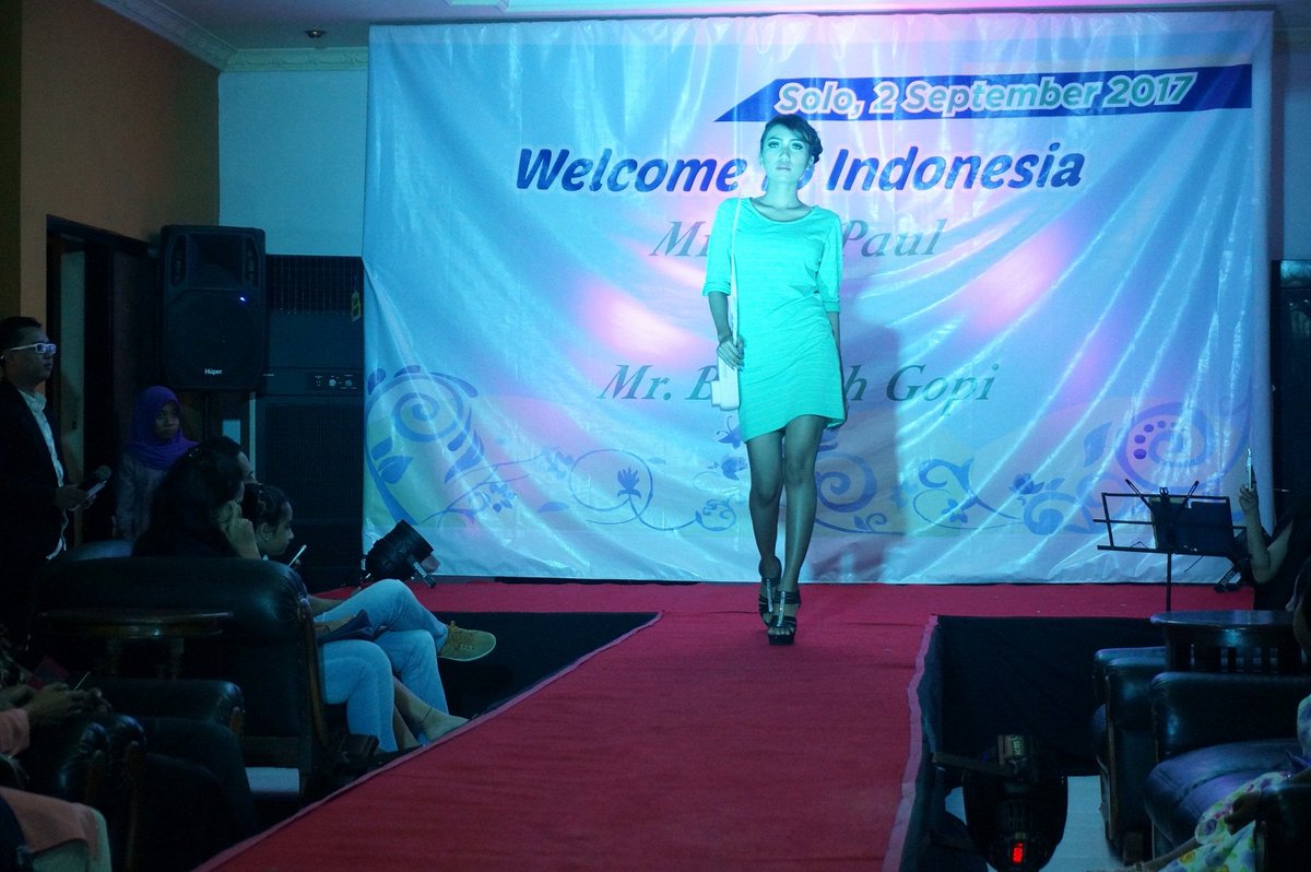 OlaBazaar's tweet photo. Acara fashion show produk-produk fashion outlet (Olabazaar), Sabtu (2/9) https://t.co/2x79B5k3hW