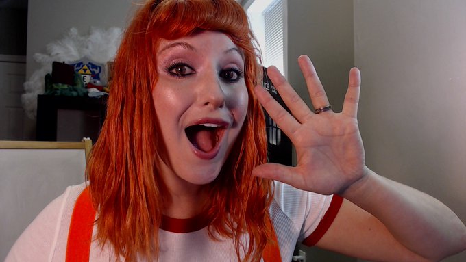 It's been FIVE years so I felt The 5th Element might be appropriate cosplay! Come celebrate my Cammiversary