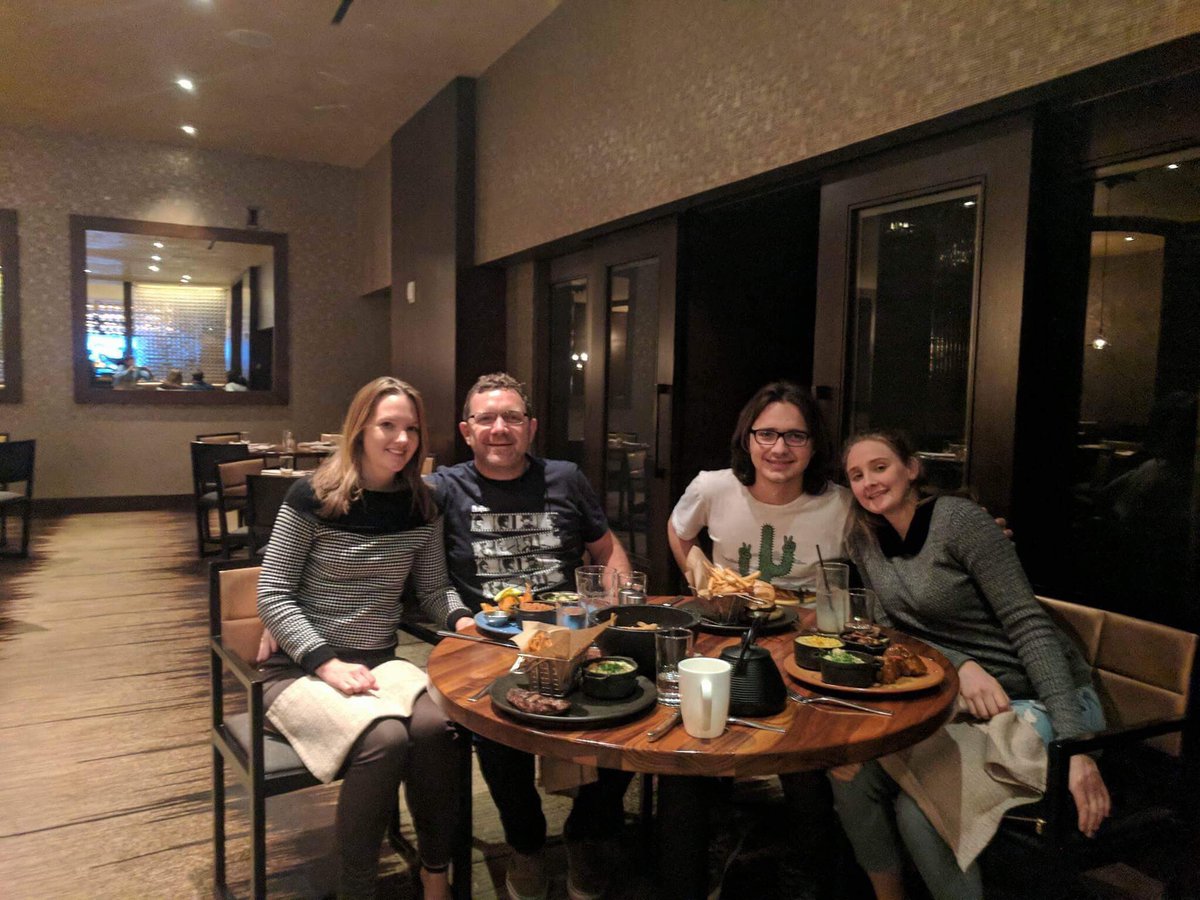 Bookbug_Jess's tweet image. Amazing dinner with amazing people #jessandlilliemeetsarah #food #bigeats @BloomsburySyd @SJMaas