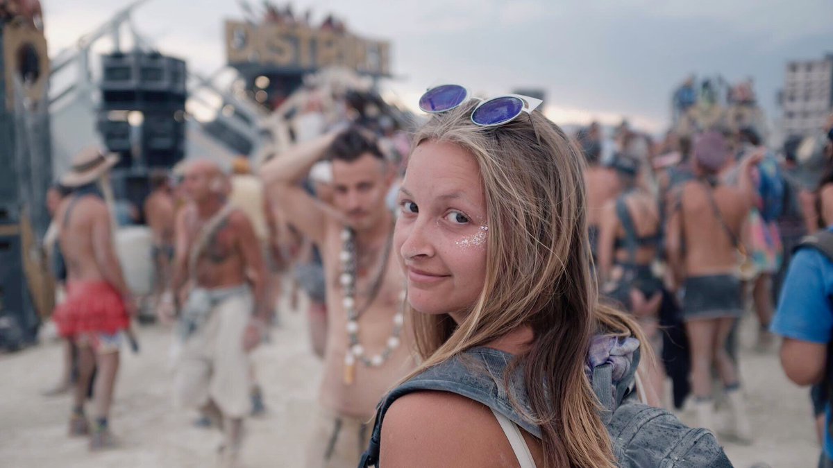 kaitmcald's tweet photo. Burning man '17, sporting my favorite @getlemonhead glitter #crystaltokyo #spacejam https://t.co/3EbR7lqSGd