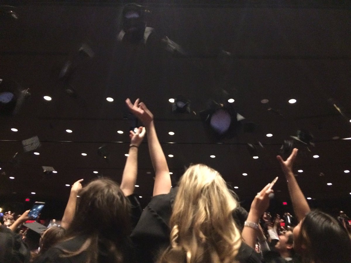 ESdesSourcesDDO's tweet photo. Magnifique soirée à la remise des diplômes des finissants 2017! Des jeunes fiers qui savouraient le moment! Félicitations! @csmbourgeoys https://t.co/QgggUlR78L