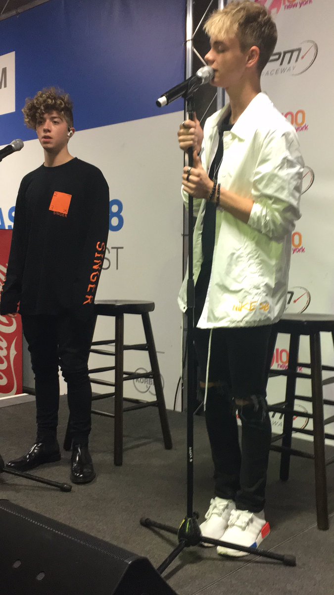 trustbabycv's tweet photo. @whydontwemusic #MaxwellMiniGrandPrix @jackaverymusic @SeaveyDaniel @corbynbesson whenyou had a wholeessay todobutyou stillwent to seewdw🙆🏻 https://t.co/JGcGE7jQG0