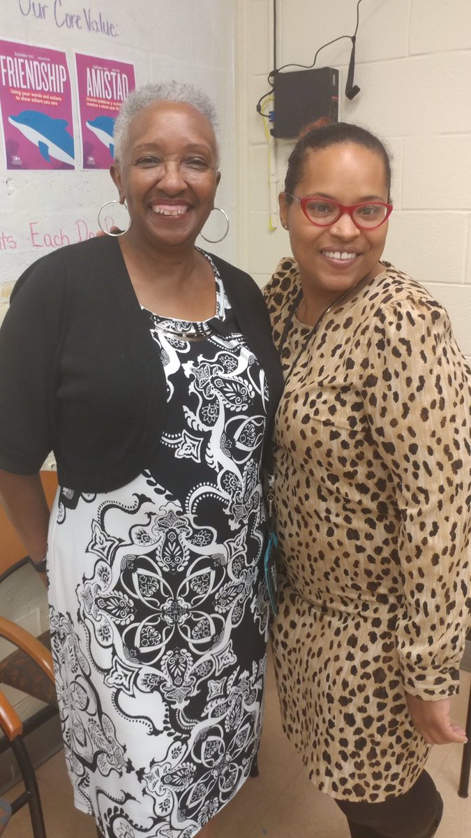 CHES_TAG's tweet photo. Our @t3pgcps representative was AWESOME! Jumped right in and helped! Thank you ๐#PGCPSFirstDay https://t.co/6pPEpIYYsL