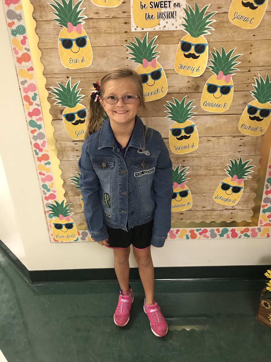 MissScottFHE's tweet photo. Retro Day was a hit today! #walkforostmann #thirdgrade @ZumOstmann https://t.co/w3CphrrQSO