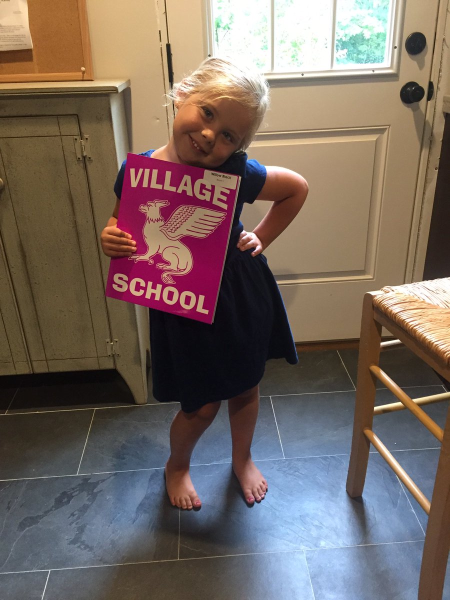 Blackle4's tweet photo. Willow was so excited for her new folder!!!!!! #willowmae @MVS_Ondrejik #MTPSpride https://t.co/e12EYum5Kk