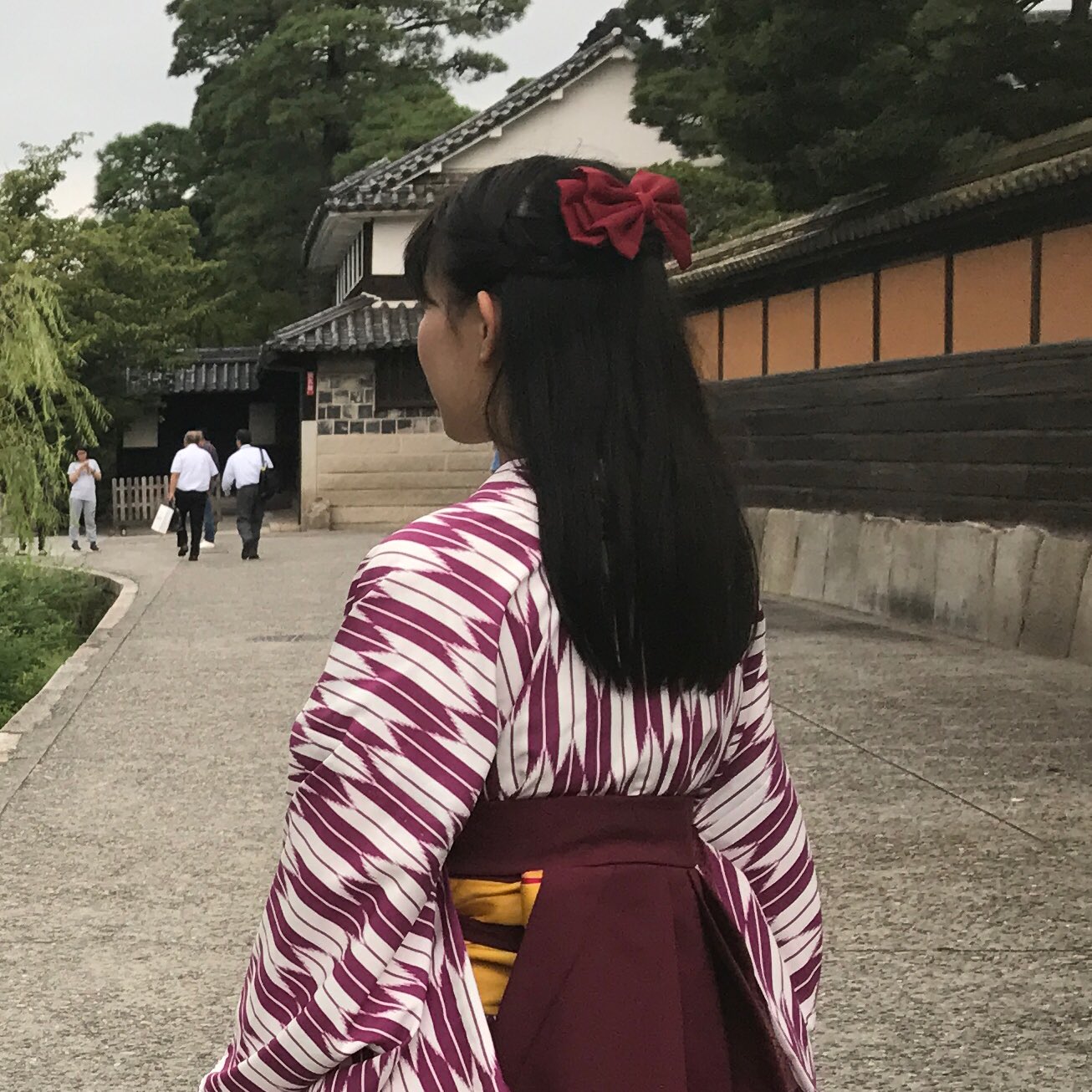 かつかつのヘアアレンジ ヘアアレンジという程でもありませんが 袴を着る機会があったのではいからさんを意識したハーフアップをしてみました かつへああれ ハーフアップ はいからさん T Co Lkglzlgxjz Twitter