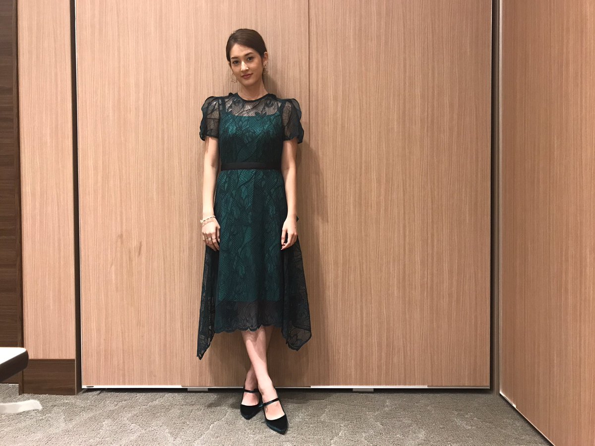 seira_miyazawa's tweet photo. ペリエ千葉
オープニングイベントにて、
テープカットさせて頂きました!
#ペリエ千葉 #本日開業 #新しい千葉
#ペリエ #pelie
👗ワンピース...FRAY I.D
👠パンプス...RANDA
💎ピアス...C.A.D. https://t.co/M3I5twjqB7