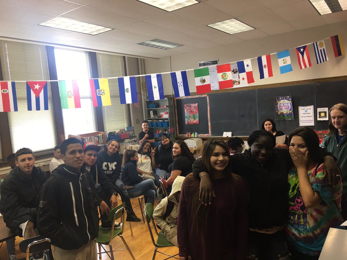 MaestraCano's tweet photo. Culture Club students are so pumped to start the 2017-2018 school year! @ReutherBulldogs #WeAreReuther https://t.co/MKU6SfwhDu