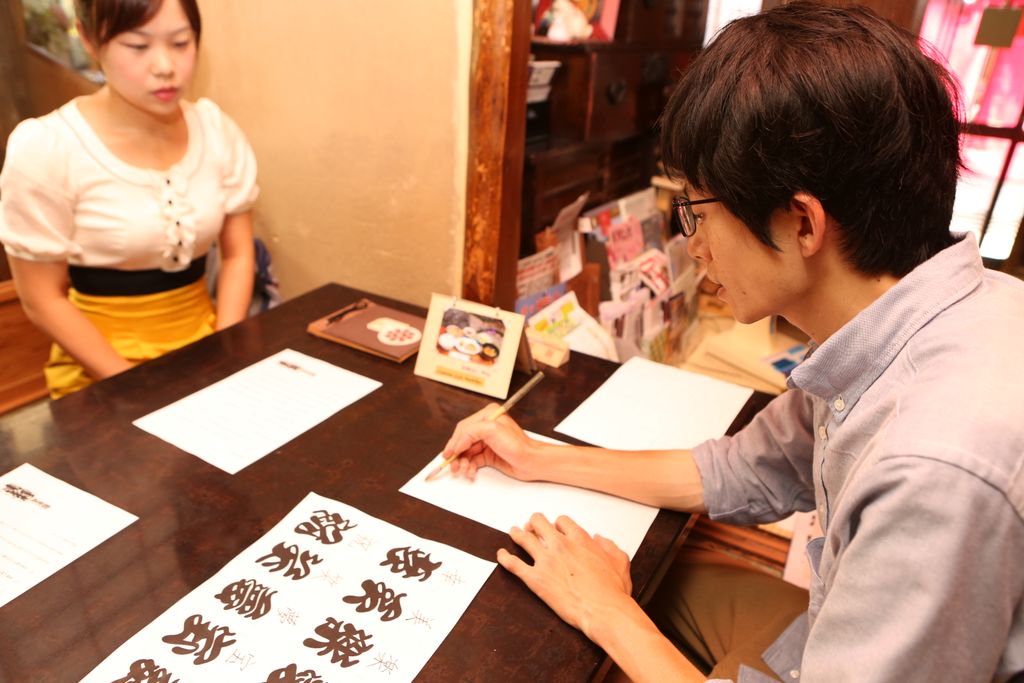 ExPlusJapan's tweet photo. In Kyoto!! 

Recreating famous Kabuki Theatre art and Japanese calligraphy with Experience+ ! 
Where we went: https://t.co/mJnPSCf4qa https://t.co/SF0unHaxAO