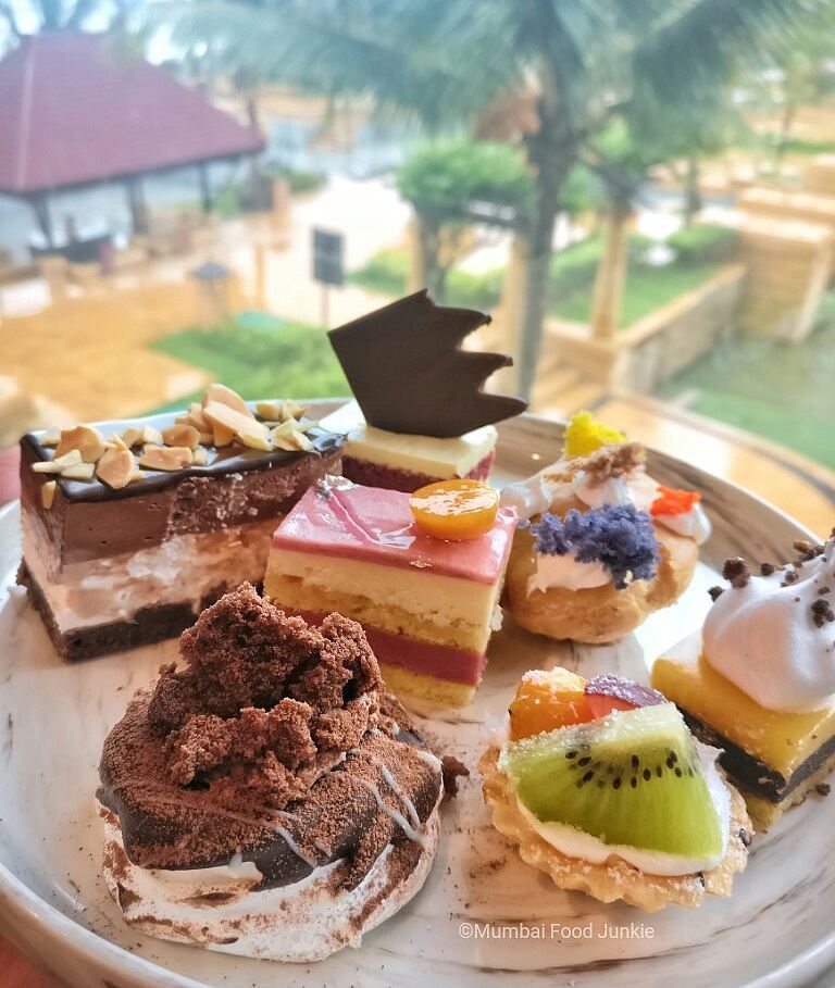 Dreaming of dessert this Saturday? #YumChaAtDashanzi has a sweet surprise to please your taste buds!
PC <a href="/MumbaiJunkie/">Mumbai Food Junkie™</a>
Call - 66933973