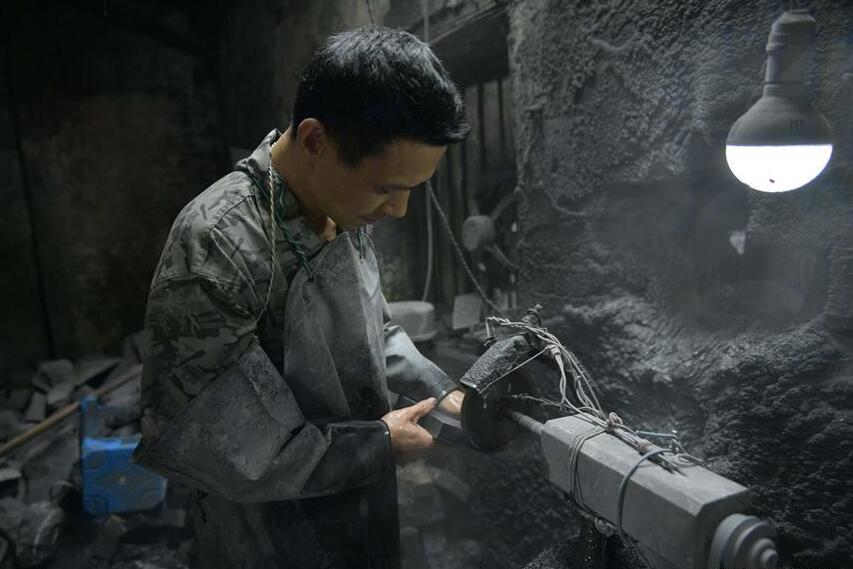 Unique sculpture of chrysanthemum stone in central China's Hubei en.gmw.cn/2017-09/07/con…