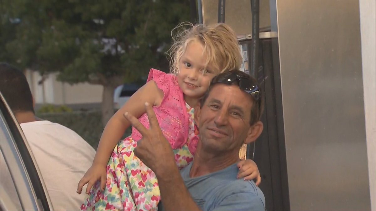 Some Keys residents ignore mandatory evacuation order bit.ly/2gJ46uP?utm_me… https://t.co/VAzflYKdvj