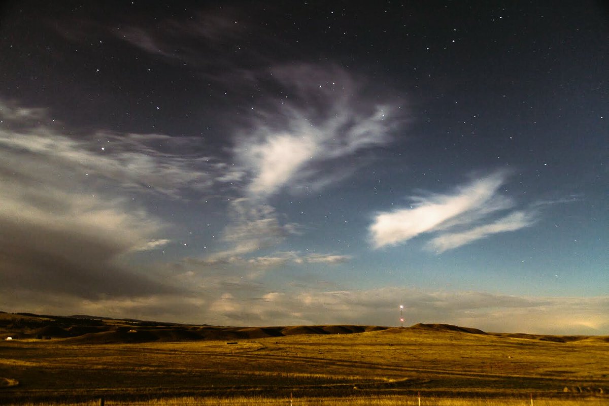 J_Dubya8's tweet photo. Western skies 👆🏻 https://t.co/0RONUUzZBL